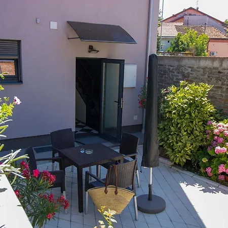 Nana / Sobe&apartmani 3*