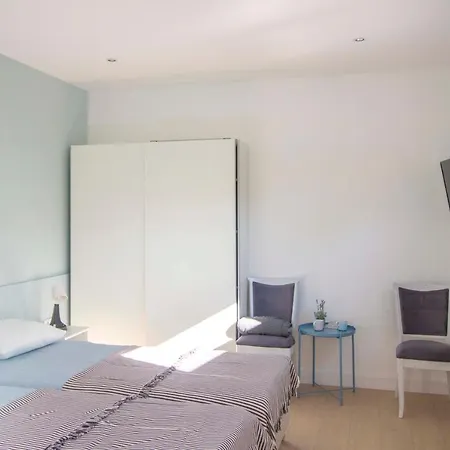 Guest house Nana / Sobe & *