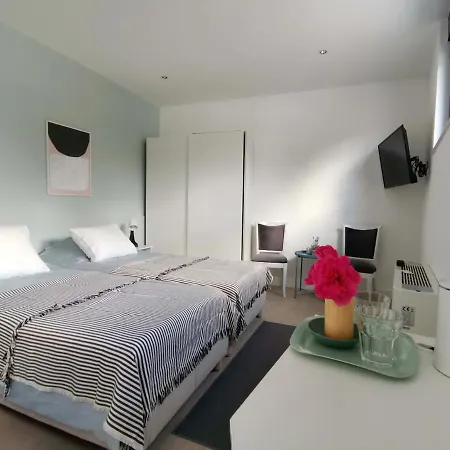 Guest house Nana / Sobe &